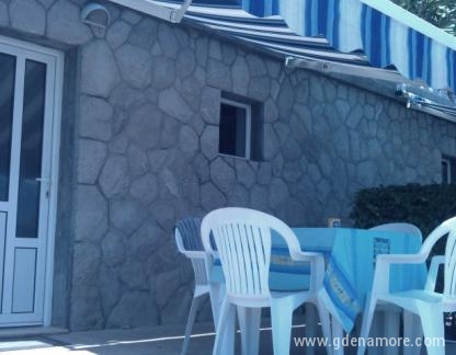 Apartmani Đurđenović, privatni smeštaj u mestu Krašići, Crna Gora - Terasa